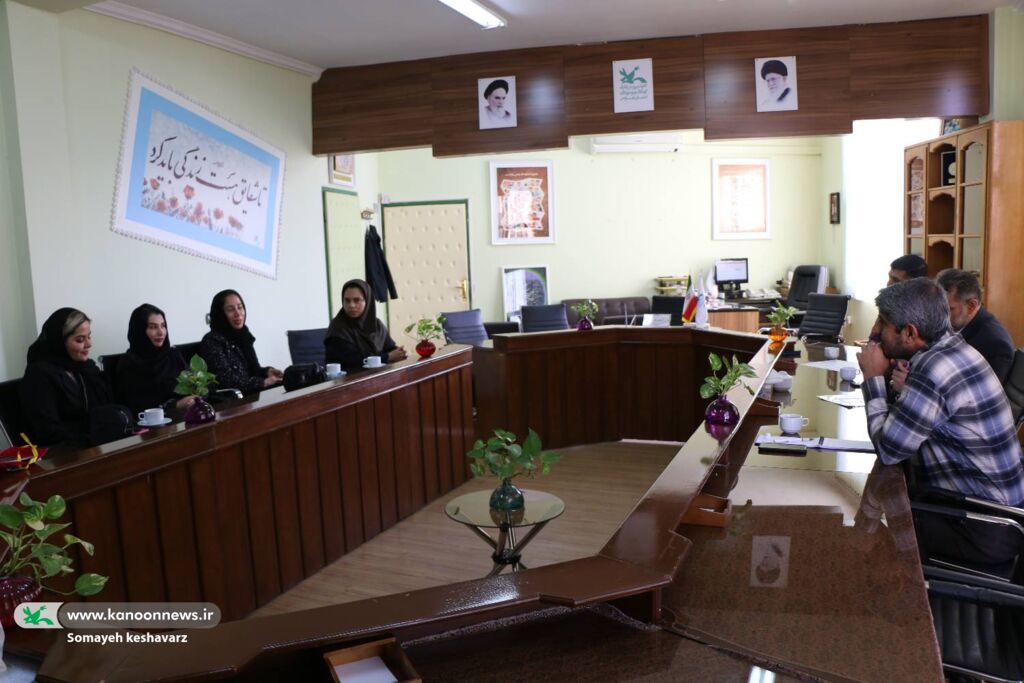 از تولیدات نمایش عروسکی حرفهای متناسب با نیاز نسل امروز حمایت میکنیم