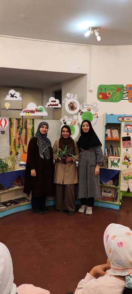 «دیدار صمیمی کودکان و نوجوانان مرکز ۲ با افسانه شعبان‌نژاد در هفته کتاب و کتاب‌خوانی»