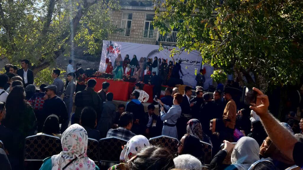 اجرای بهیادماندنی گروه سرود مرکز پاوه در جشن انار