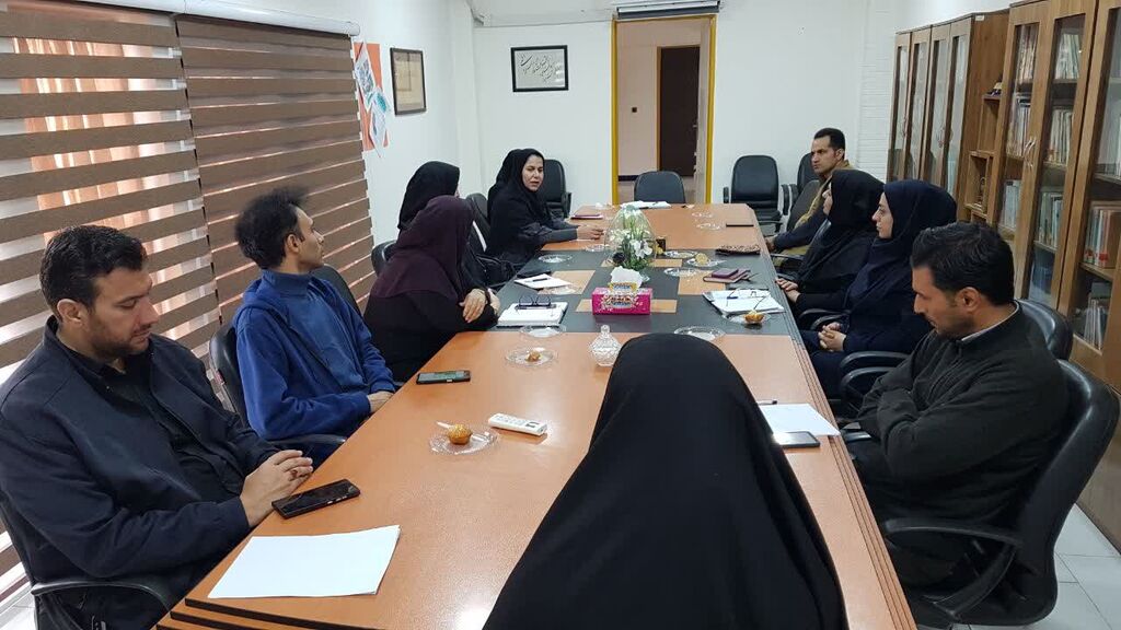 نشست نقدی بر پیشبینی کتاب کار "حال خوش زندگی" در کانون کرمانشاه