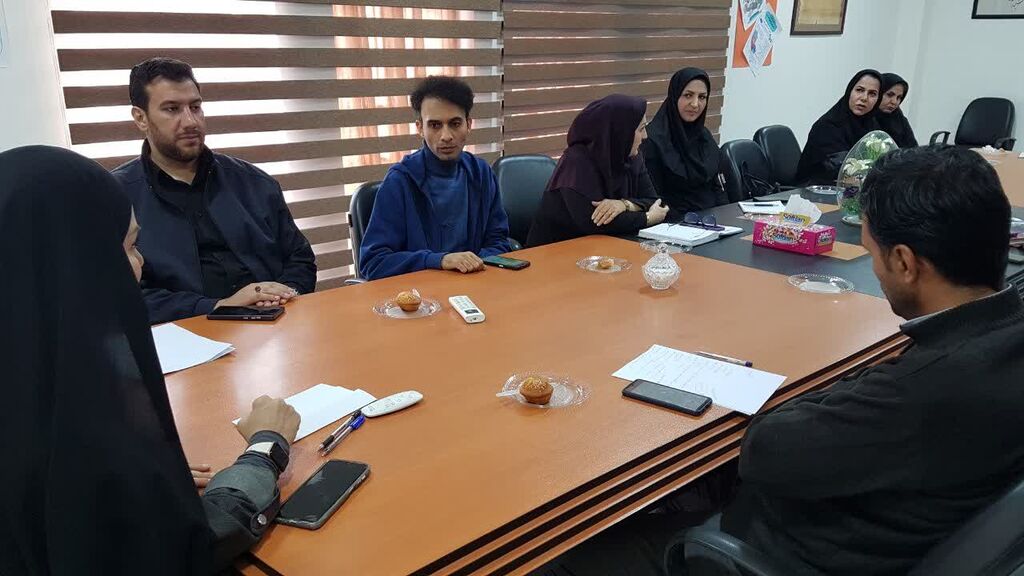 نشست نقدی بر پیشبینی کتاب کار "حال خوش زندگی" در کانون کرمانشاه