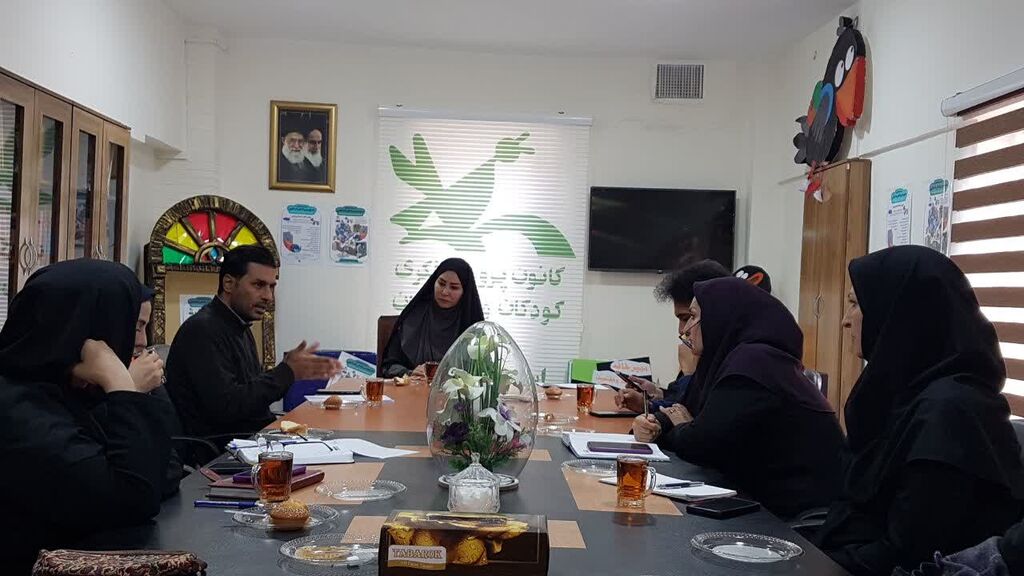 نشست نقدی بر پیشبینی کتاب کار "حال خوش زندگی" در کانون کرمانشاه