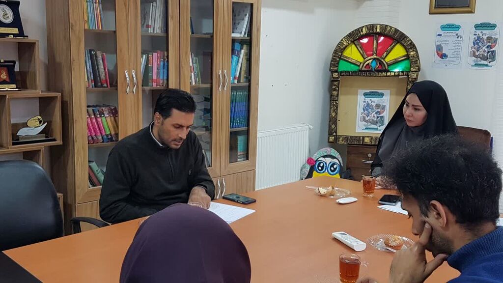 نشست نقدی بر پیشبینی کتاب کار "حال خوش زندگی" در کانون کرمانشاه
