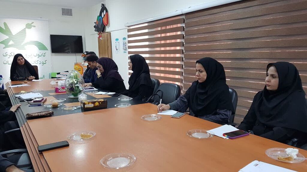 نشست نقدی بر پیشبینی کتاب کار "حال خوش زندگی" در کانون کرمانشاه