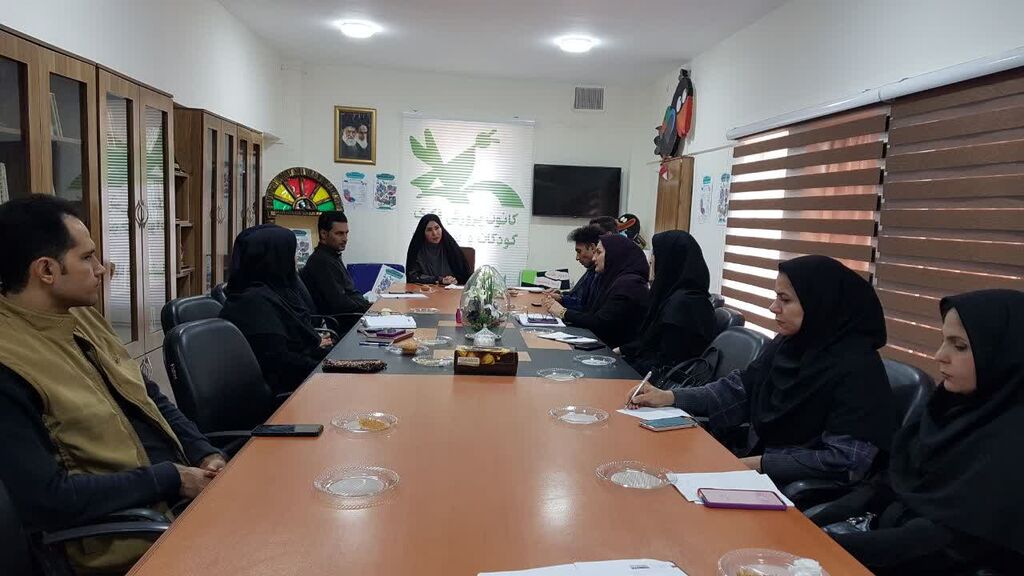 نشست نقدی بر پیشبینی کتاب کار "حال خوش زندگی" در کانون کرمانشاه