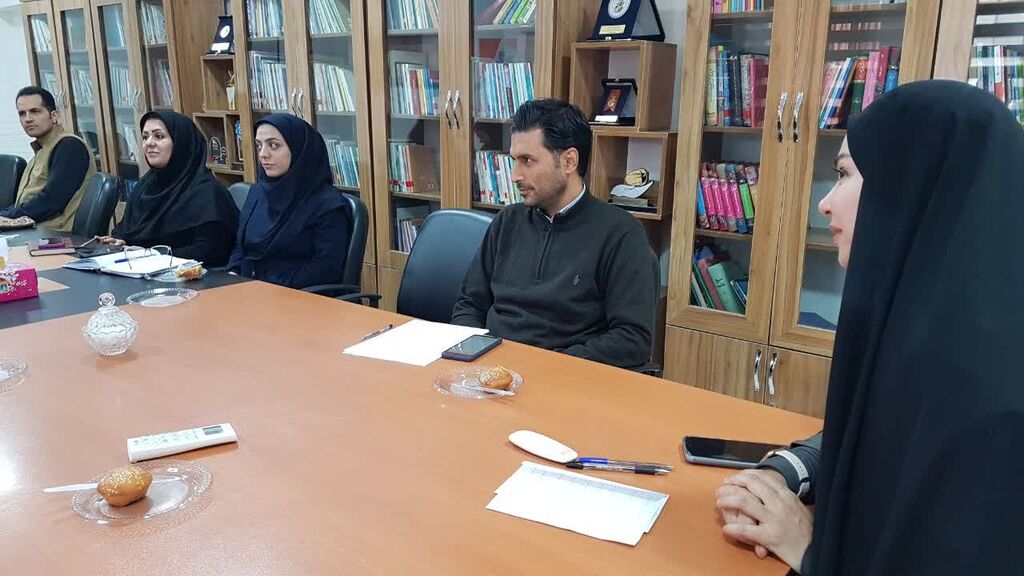 نشست نقدی بر پیشبینی کتاب کار "حال خوش زندگی" در کانون کرمانشاه