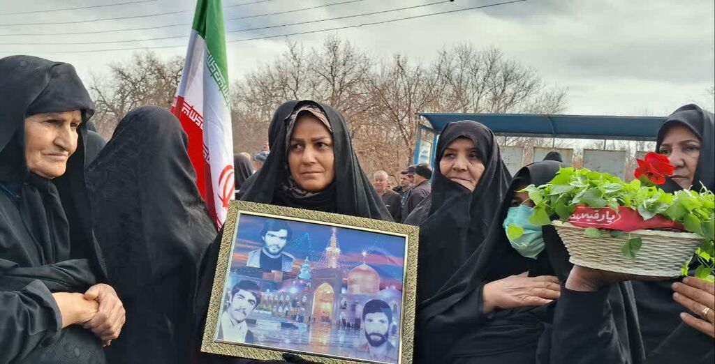 مربیان و کانون‌یاران مرکز کنگاور در مراسم تشییع شهید گمنام حاضر شدند