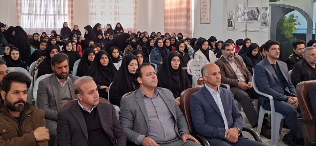 زنگ ایثار و مقاومت در دبیرستان عفاف سنقر نواخته شد