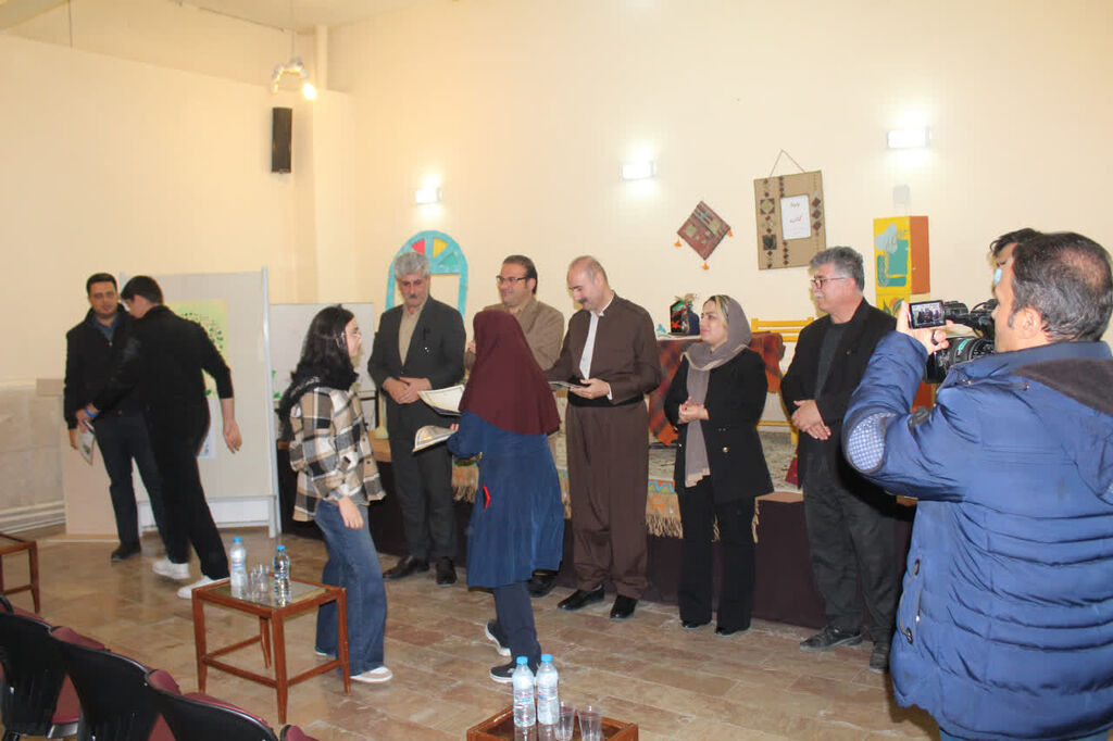 تجلیل از کتاب‌خوانان کودک و نوجوان در ویژه‌برنامه مشترک مراکز مهاباد