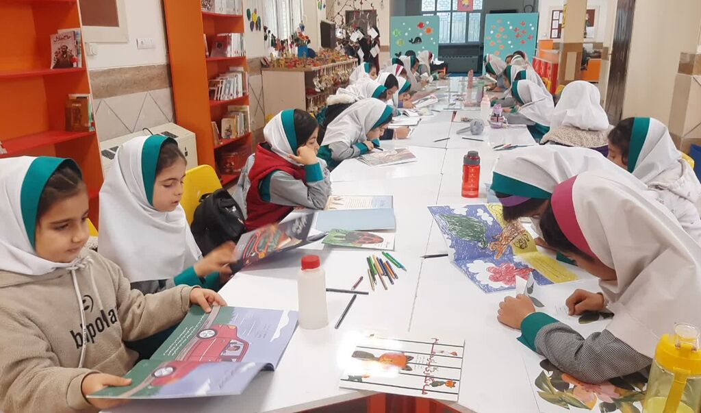 آرزوهای نوخوانها بر شاخههای درخت امید مرکز شماره ۱۴ کانون کرمانشاه