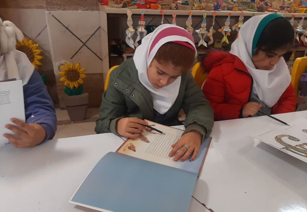 آرزوهای نوخوانها بر شاخههای درخت امید مرکز شماره ۱۴ کانون کرمانشاه