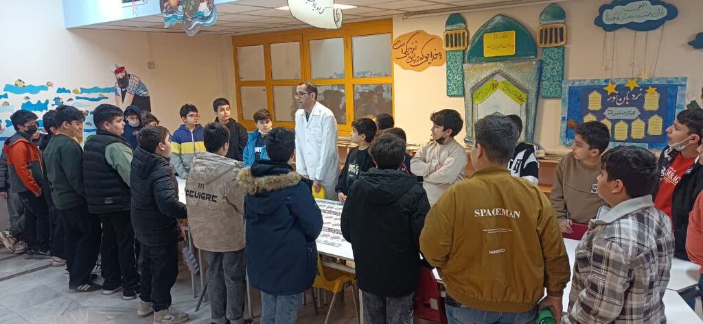 دانش‌آموزان کرمانشاهی، در کانون با معجزه آب‌گریزی نانوسیلیس آشنا شدند