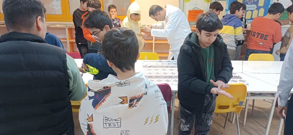 دانشآموزان کرمانشاهی، در کانون با معجزه آبگریزی نانوسیلیس آشنا شدند