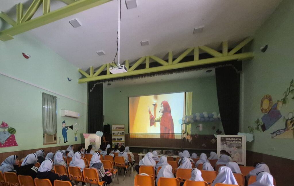 کارگاه قصهگویی کانون مرکز لامرد با حضور ۱۰۰ دانشآموز برگزار شد