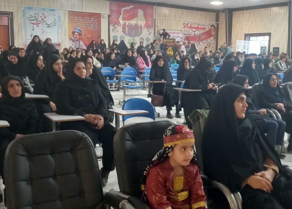 امام جمعه کرندغرب از عضو کودک هنرمند کانون تجلیل کرد