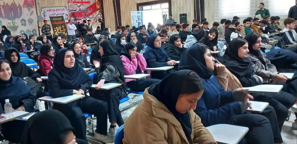 امام جمعه کرندغرب از عضو کودک هنرمند کانون تجلیل کرد