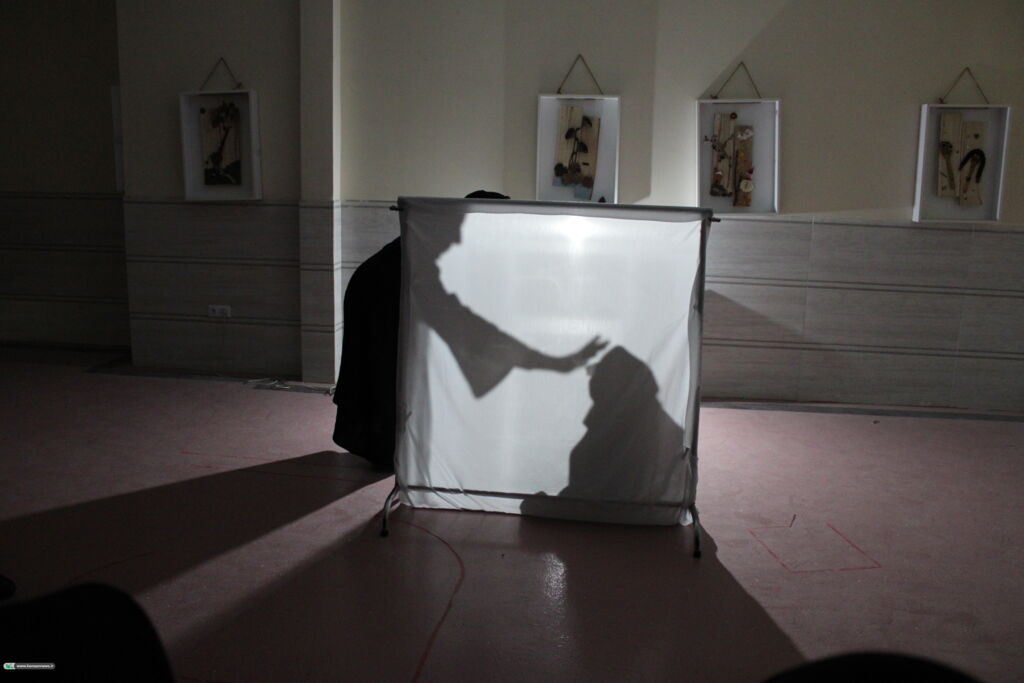 معتقدم هر عروسک سایه، دریچه‌ای به دنیایی از تخیلات بیکران است