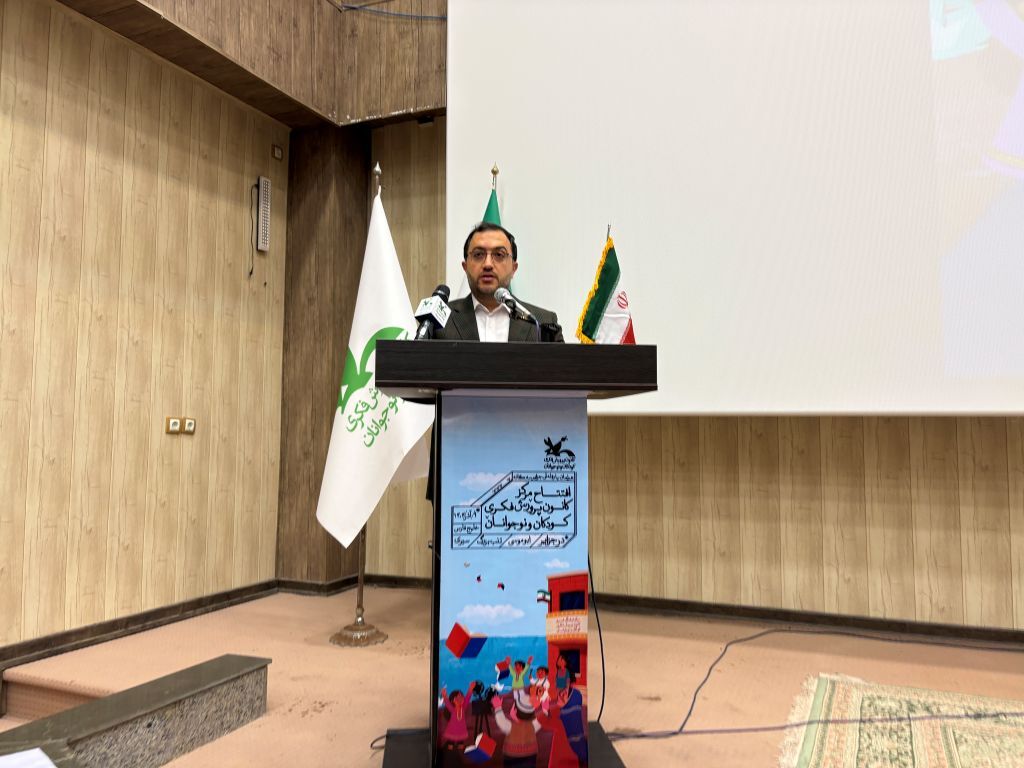 حامد علامتی مدیرعامل کانون در جزیره ابوموسی زیست در مرزگاهها بزرگترین حفاظت از مرزهای ایران است/ تمرکز ویژه بر دسترسی کودکان و نوجوانان جزایر به امکانات فرهنگی