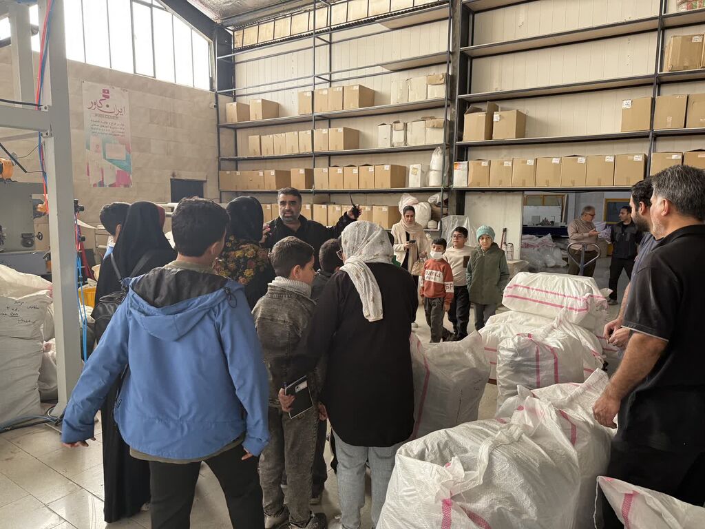 اردوی علمی اعضای کانون بندرگز از کارخانه صنعتی