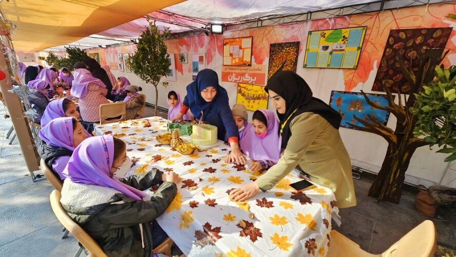 1 (7).jpg جلوهگری جشنواره برگریزان پاییزی درگذر چهارباغ اصفهان