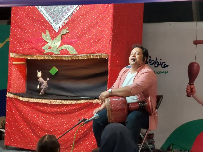 اجرای نمایش «مبارک و دیو نادانی» در رویداد «خانواده باکلاس؛ خانواده باکتاب» مجتمع فولاد مبارکه اصفهان