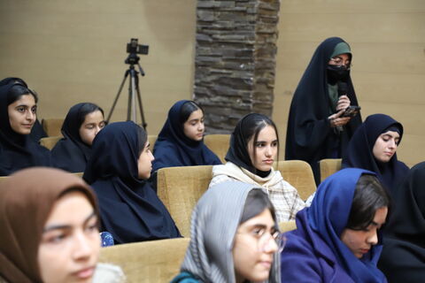 گزارش تصویری برگزاری نشست ادبی دو پنجره در کانون استان قزوین