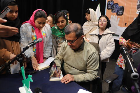 گزارش تصویری برگزاری نشست ادبی دو پنجره در کانون استان قزوین