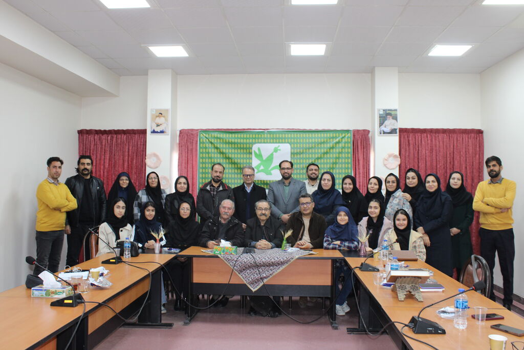 تئاتر در کانون یک کار پرورشی است