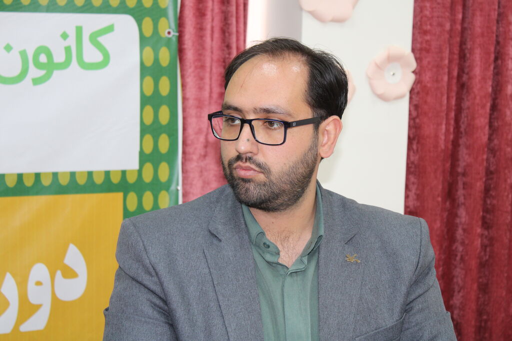 تئاتر در کانون یک کار پرورشی است