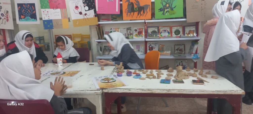 برگزاری ایستگاه نقاشی به مناسبت روزجهانی خاک درکانون پرورش فکری کودکان و نوجوانان شهرستان چرداول