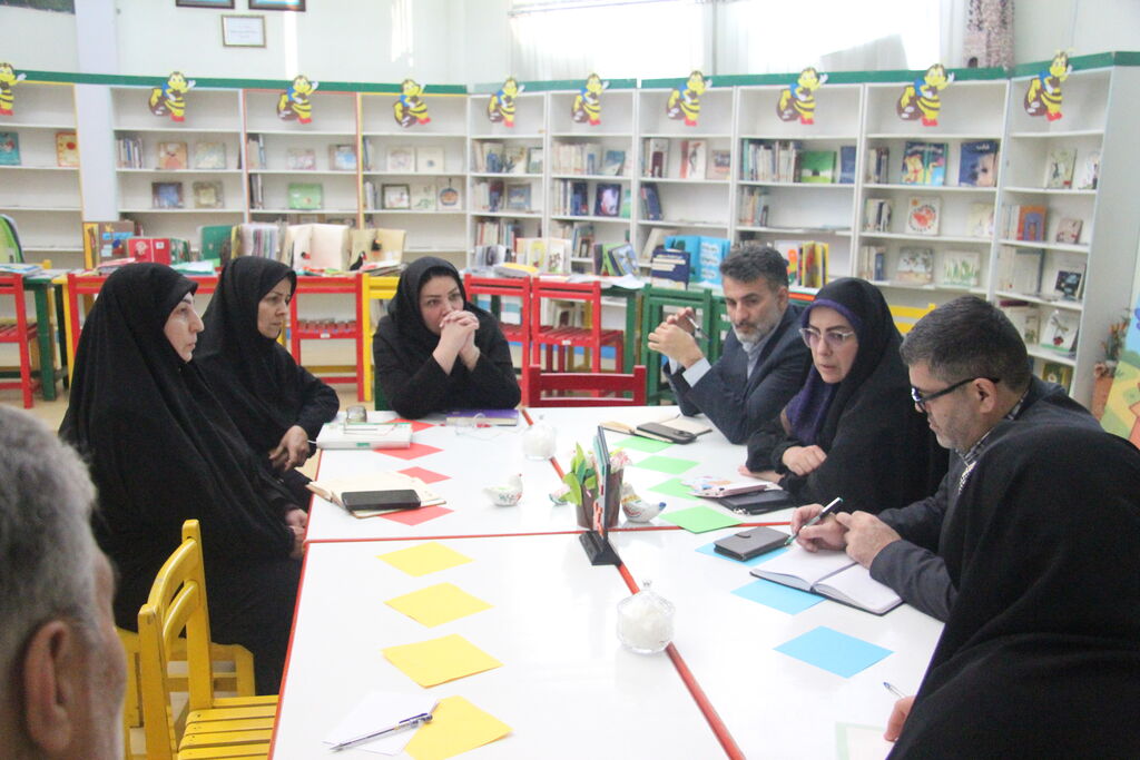 آبسوران: مربیان کانون، معماران آینده فکری کودکان هستند