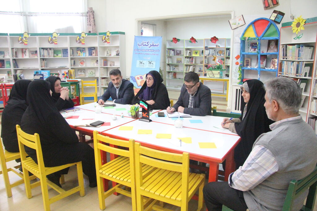 آبسوران: مربیان کانون، معماران آینده فکری کودکان هستند