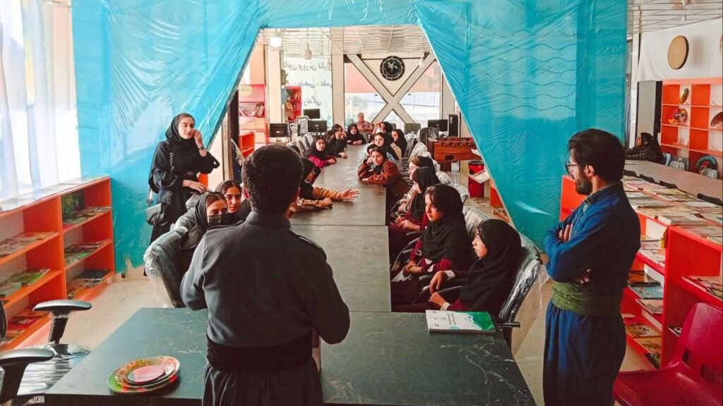 کارگاه قصهگویی برای نوجوانان مرکز ثلاث باباجانی