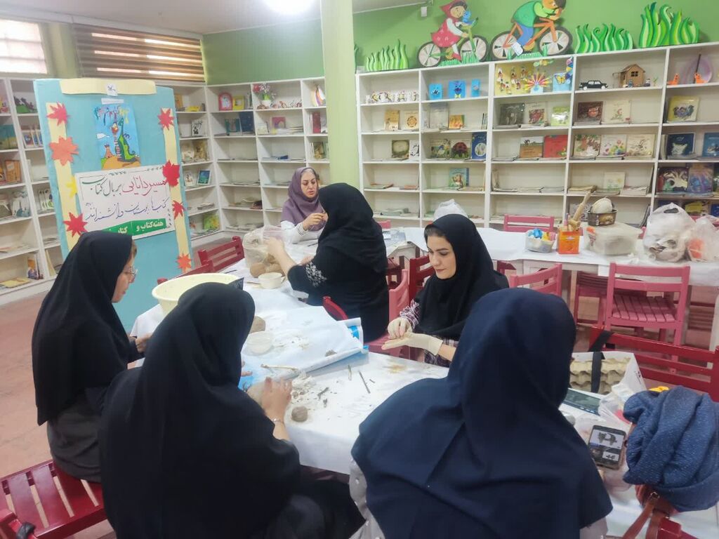 برگزاری کارگاه هنری سفال و حجمسازی ویژه مربیان