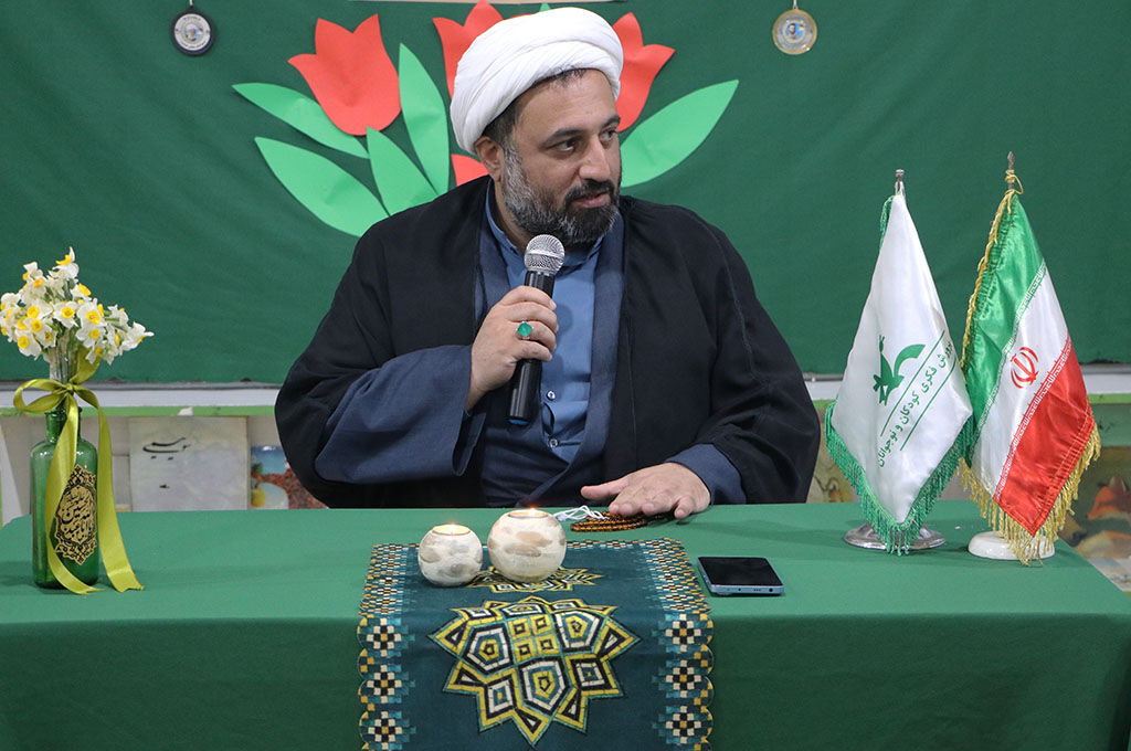 تجلیل از مادر شهید مدافع حرم و تأکید بر هویتملی و ایثارگری مادران