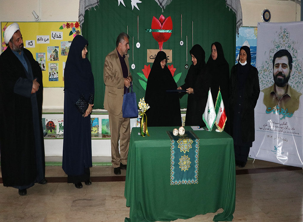 تجلیل از مادر شهید مدافع حرم و تأکید بر هویت‌ملی و ایثارگری مادران