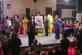 رونمایی از نشان شصت‌سالگی کانون در شب هم‌دلی اهالی ادبیات کودک و نوجوان