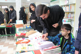 رونمایی از ۱۰۰ عنوان کتاب حسی‌،لمسی در شهرستان مهاباد