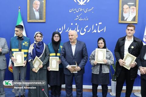 نشست صمیمانه نوجوانان فعال کانون مازندران با دکتر یونسی استاندار مازندران