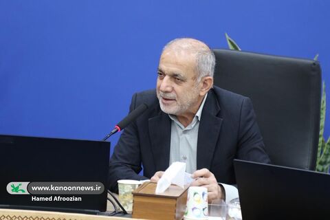 نشست صمیمانه نوجوانان فعال کانون مازندران با دکتر یونسی استاندار مازندران