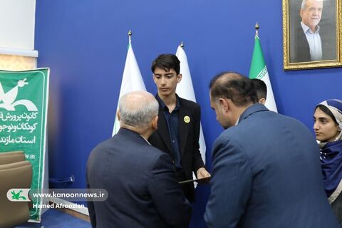 نشست صمیمانه نوجوانان فعال کانون مازندران با دکتر یونسی استاندار مازندران