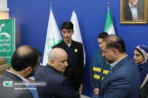 نشست صمیمانه نوجوانان فعال کانون مازندران با دکتر یونسی استاندار مازندران