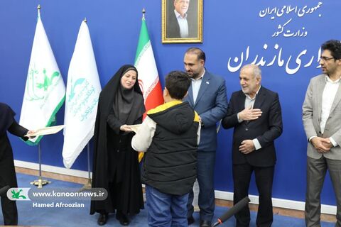 نشست صمیمانه نوجوانان فعال کانون مازندران با دکتر یونسی استاندار مازندران