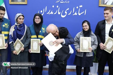 نشست صمیمانه نوجوانان فعال کانون مازندران با دکتر یونسی استاندار مازندران