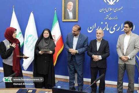 نشست صمیمانه نوجوانان فعال کانون مازندران با دکتر یونسی استاندار مازندران