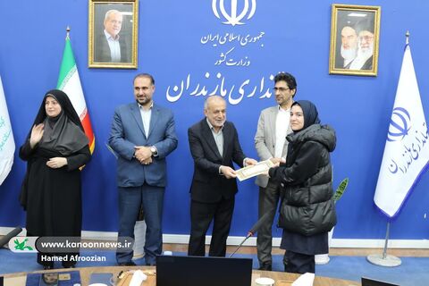 نشست صمیمانه نوجوانان فعال کانون مازندران با دکتر یونسی استاندار مازندران