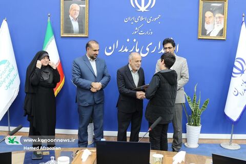 نشست صمیمانه نوجوانان فعال کانون مازندران با دکتر یونسی استاندار مازندران