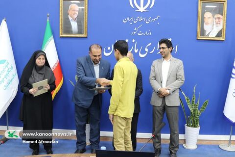 نشست صمیمانه نوجوانان فعال کانون مازندران با دکتر یونسی استاندار مازندران