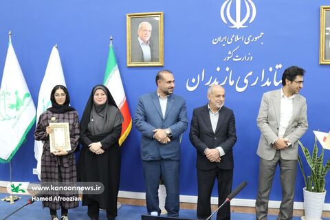 نشست صمیمانه نوجوانان فعال کانون مازندران با دکتر یونسی استاندار مازندران