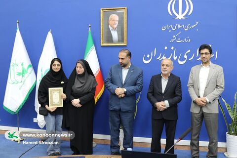 نشست صمیمانه نوجوانان فعال کانون مازندران با دکتر یونسی استاندار مازندران